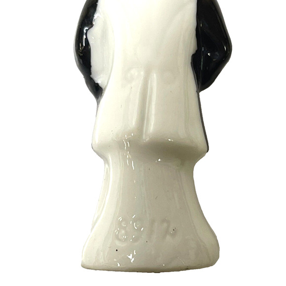 Lot of 2 Folk Style Couple 2.25" Tall Hand Painted Porcelain Figurine Germany - Picture 10 of 11